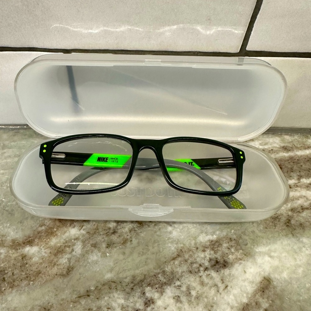 Boys gray and green Nike 5537 300 130 frames Glasses case